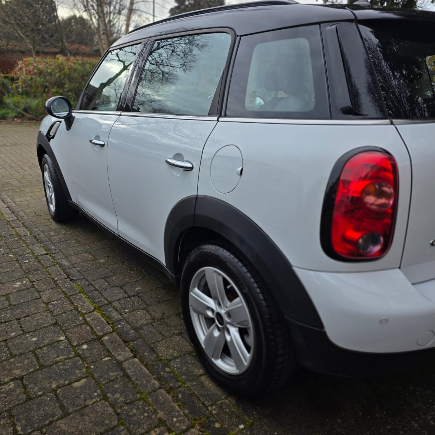 White Mini Countryman after an exterior wash and seal